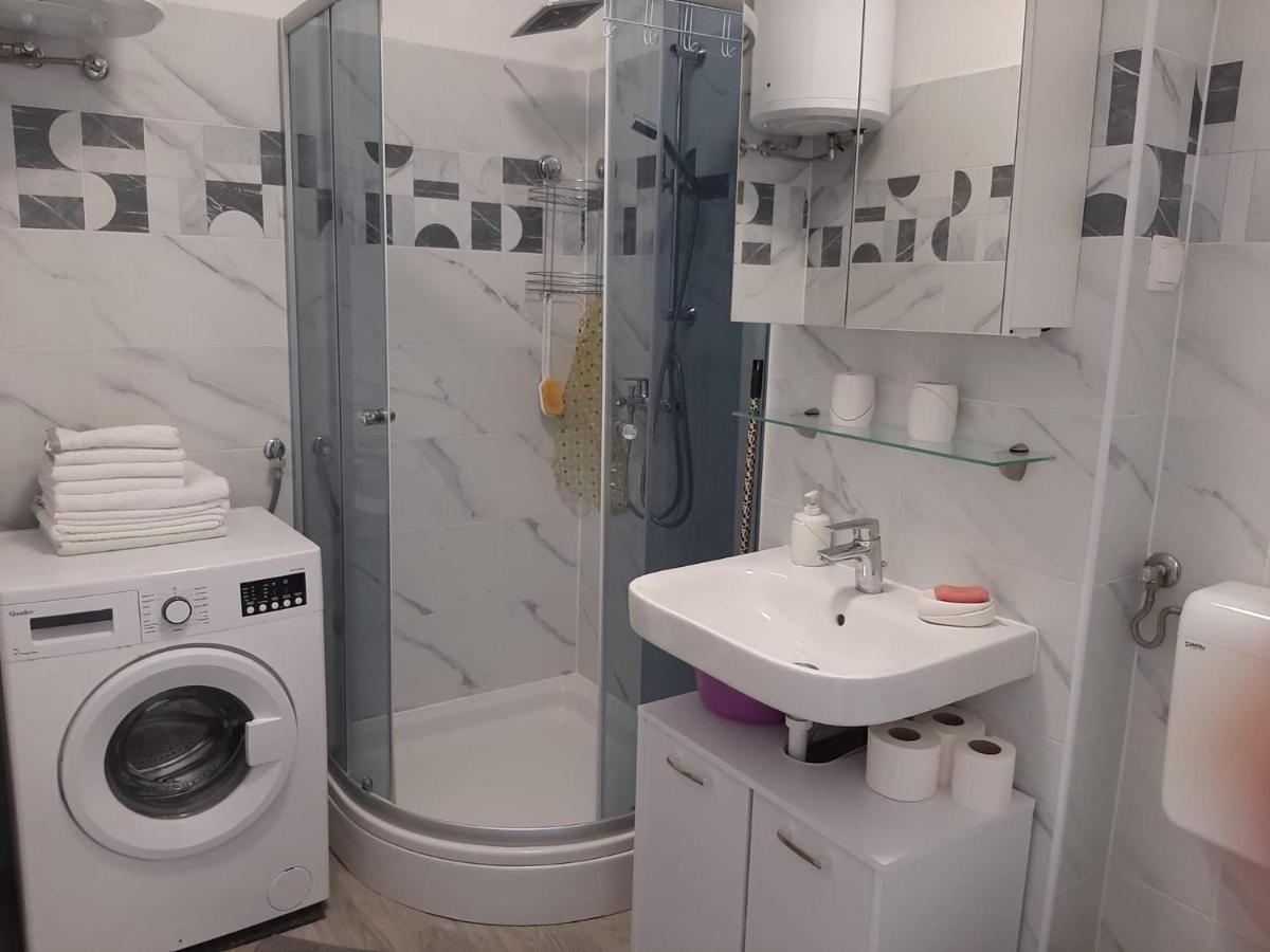 H&F Apartmani Vir Esterno foto